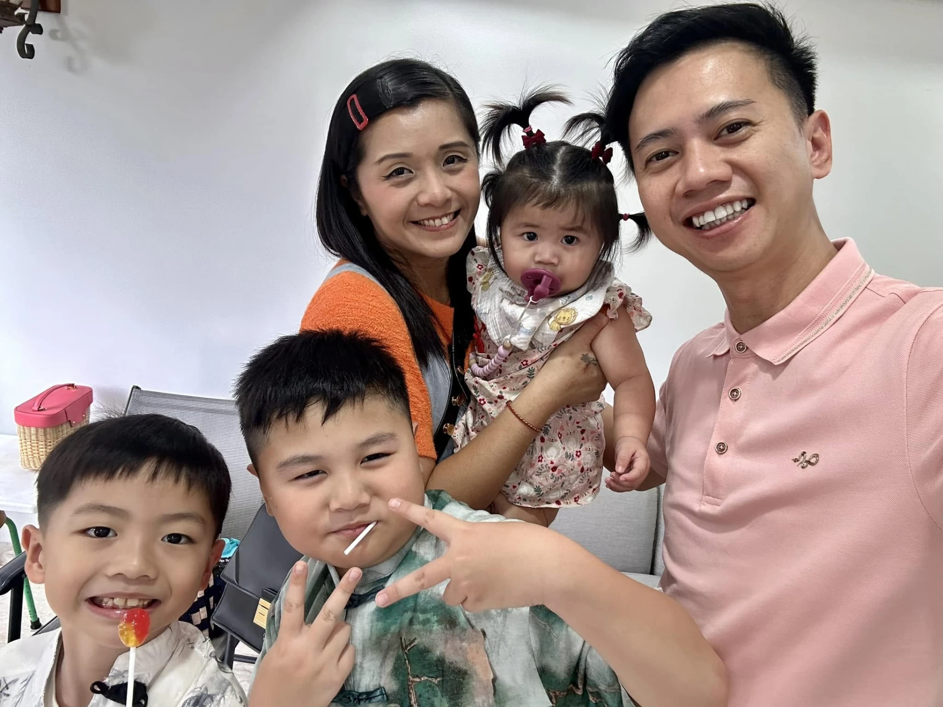 Fendy Lee with his wife Yvette and their children